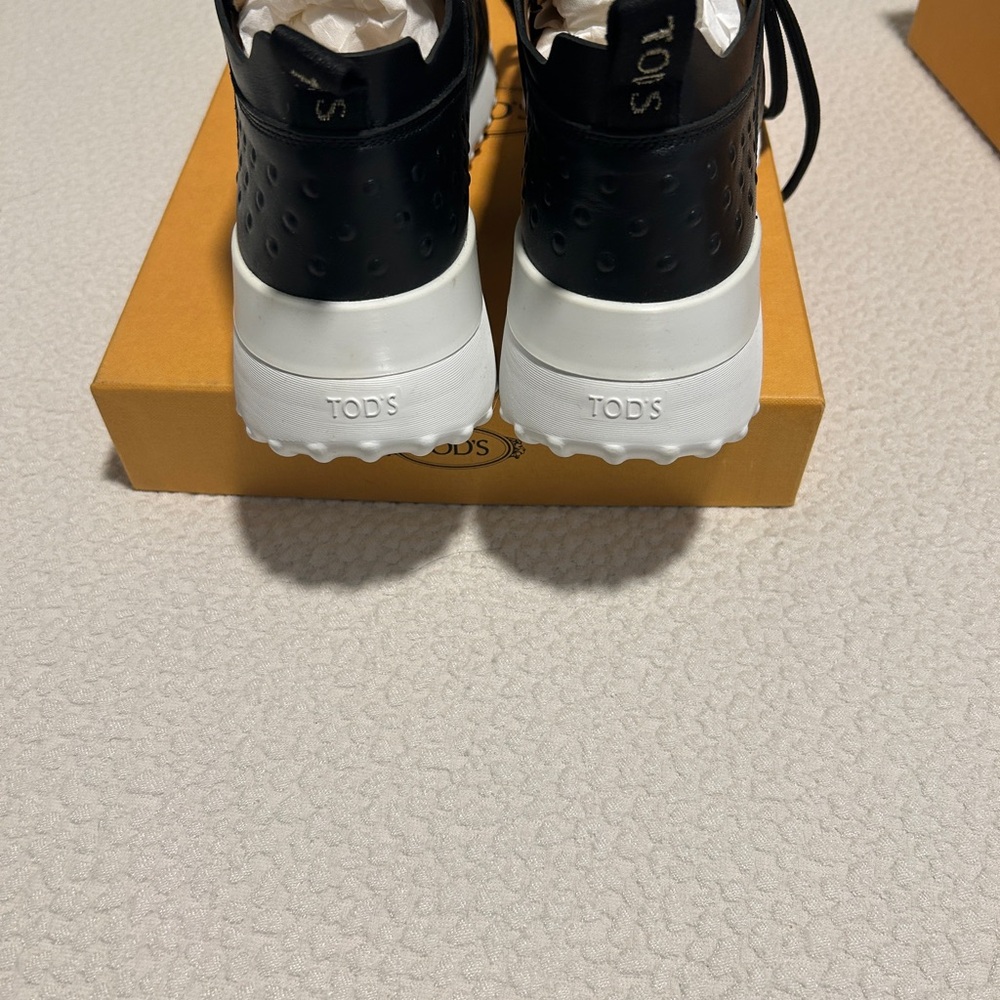 Tod's Black Leather women’s sneaker - size 40 -NIB - Picture 5 of 6